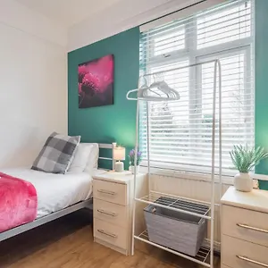 https://room-6-glamourous-twin-studio-in-cambridge.cambridgehotelsuk.com
