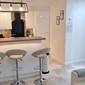 New 3 Bedrooms Flat In Ashford Near Heathrow Ashford (Surrey)