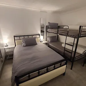 Roomz-gatwick-london-airport Parking-travel Service Ifield
